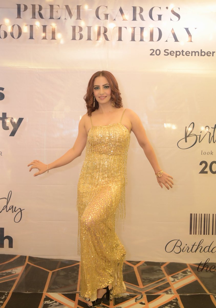 AnchorPiya's tweet photo. I Fancy My Work ♥️♥️ #anchorpiya #enjoyingwork #lovetotalk #stageanchor #mc #60thbirthday #event @rkeventsbykunalarora #wearing #lable @ashfaqueahmaddesignstudio https://t.co/H58YdPZtIZ