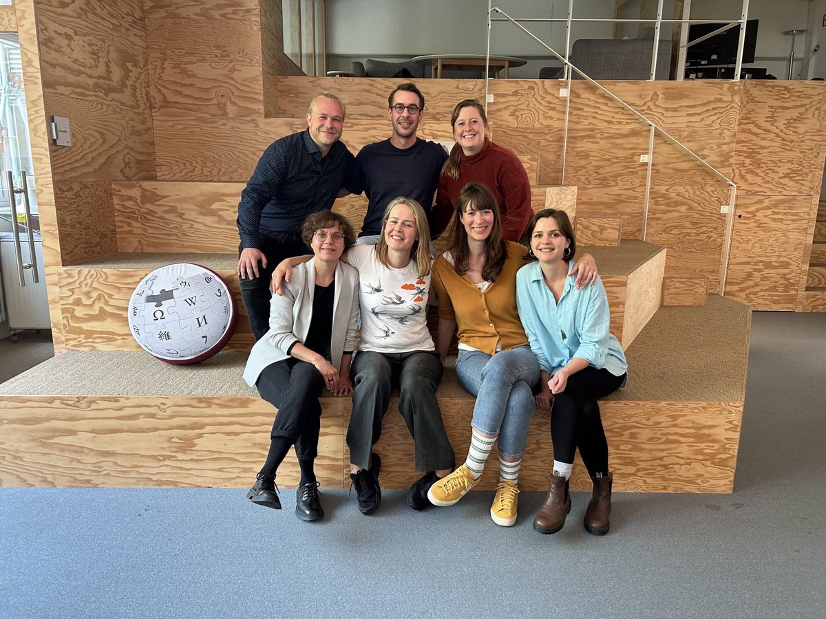 OpenRewi's tweet photo. Das #OpenRewi Wochenende war voller Tatendrang, tollen Gesprächen und viel Spaß. Danke nochmal an @WikimediaDE. Gemeinsam mit @nikolaseisentr1 @Wasnick_Lars @goldigoldgold @SaskiaEbert09 @nachtigall_rhea @EllenEuler und Heike Gleibs https://t.co/EKVYBhUIgS
