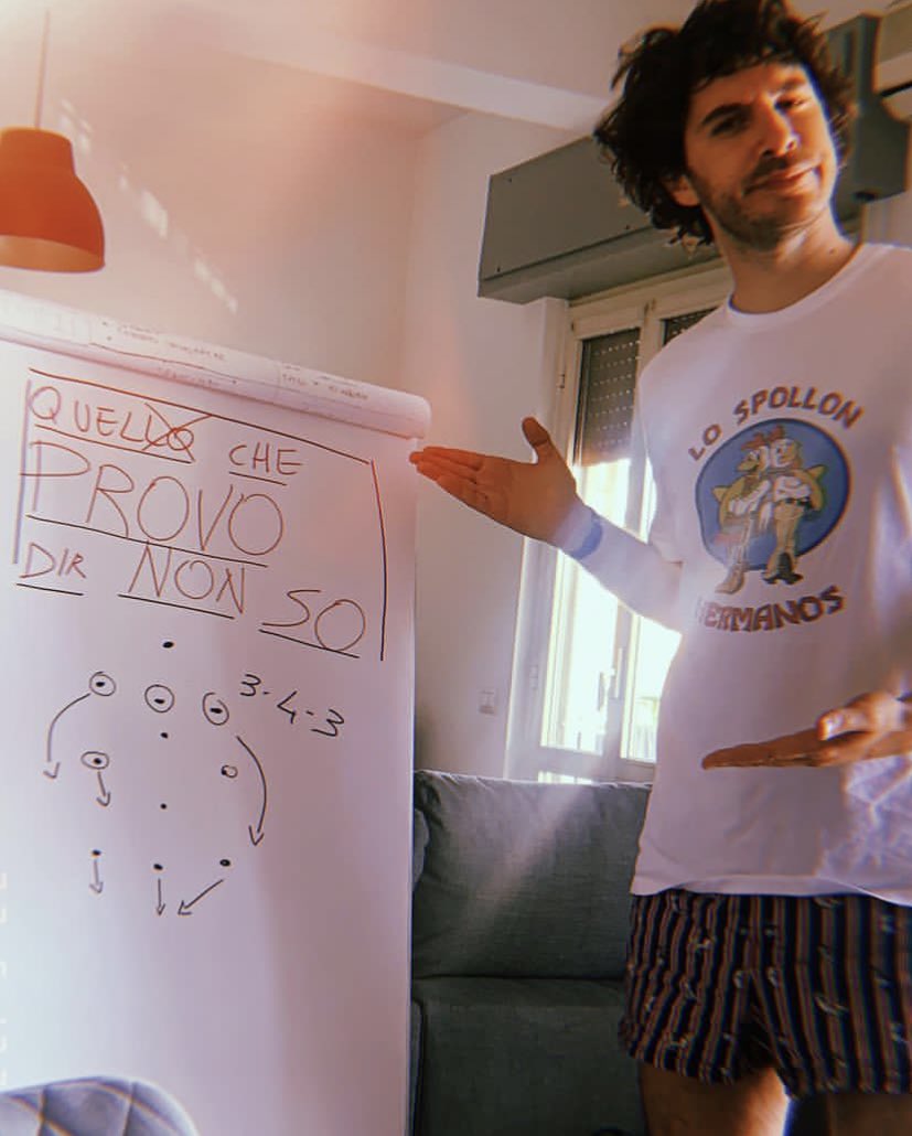 Francy18s's tweet photo. Ecco dove avevo già visto una cosa simile. Parallelismi e dove trovarli.✨🫵 Folle Genio @pierspollon ✨
#Spollondì #SpollonWeek https://t.co/QPygyb8kWS