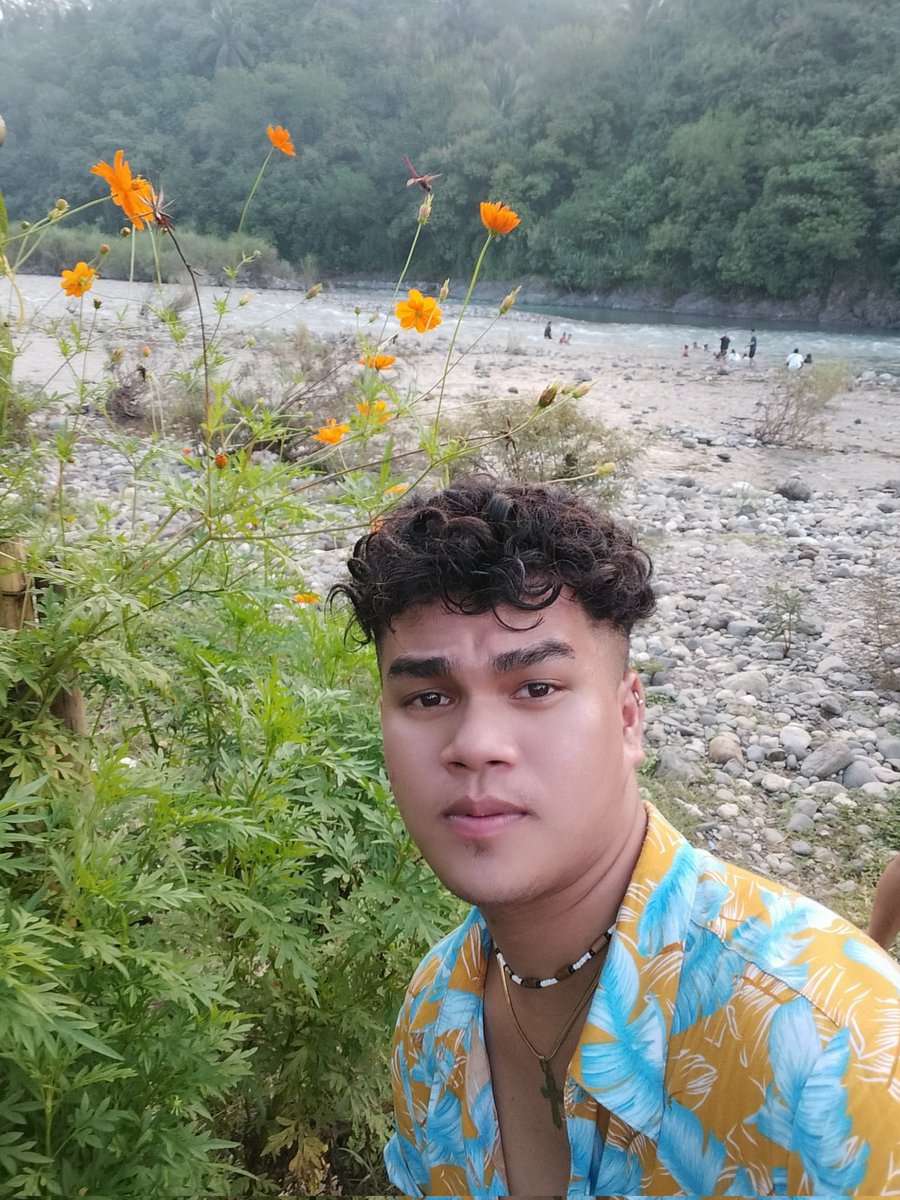 reyzteer19's tweet photo. "Vibe alone until you're valued" 😎 https://t.co/LdRmEl0dvL