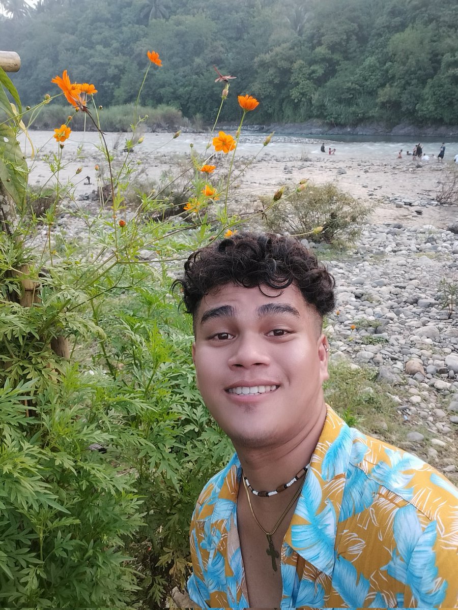 reyzteer19's tweet photo. "Vibe alone until you're valued" 😎 https://t.co/LdRmEl0dvL
