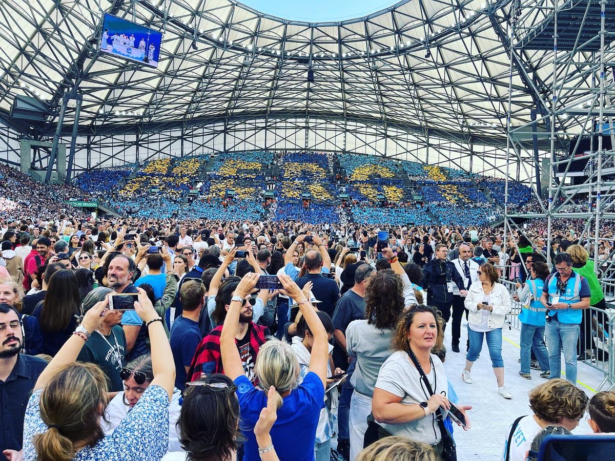 VianneyFuron's tweet photo. Souvenir inoubliable 📸 de la visite du Souverain Pontife à Marseille, terre de couleurs et de diversité. 

Si heureux d’avoir participé à ce moment fort de ma foi spirituelle, de mon engagement citoyen et de mon rôle de père de famille. 
#rencontresmed #med23 #pontifex #vatican https://t.co/0c20Qrsz1o