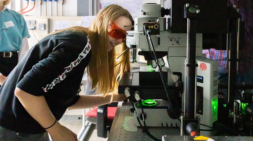 OVGUpresse's tweet photo. Studieren probieren: @OVGUpresse lädt in den Oktoberferien Schülerinnen und Schüler der Klassen 11 bis 13 zur #Herbst_Uni  für #Studienorientierung auf den Campus. https://t.co/RMt1BM5lwE https://t.co/MjzxDoUSaJ
