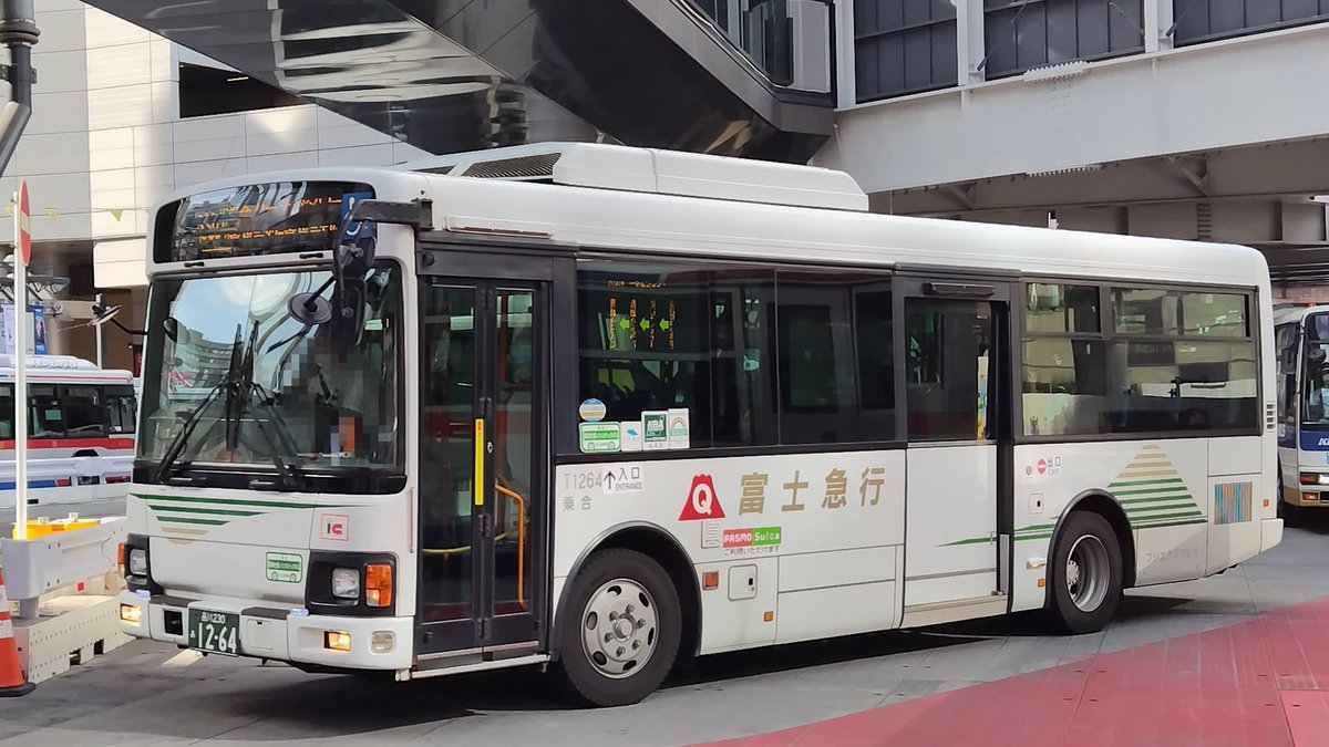 sakae_blossom's tweet photo. 大和田シャトルと渋谷シャトル。
車両:T1267・T1264・T2371
撮影地:渋谷駅西口
#フジエクスプレス #東京営業所 #SS04 #SS01 https://t.co/IKjBbsmdgR