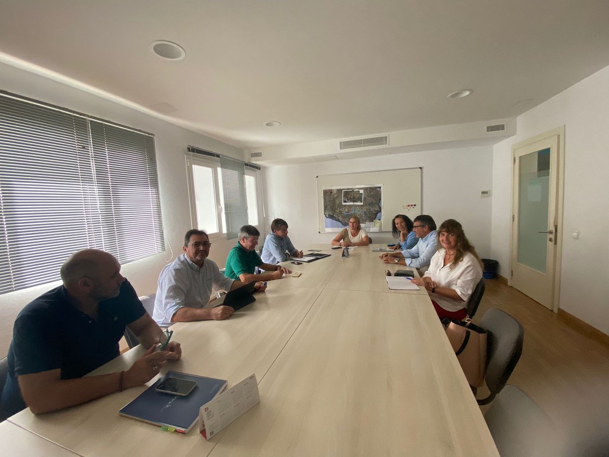 Avui ens hem reunit amb una representació dels nostres diputats al Parlament Balear. Han recollit les nostres propostes e inquietuds de tems rellevants pel municipi. Ens han fet palès el seu compromís amb Menorca #govern #diputats #compromis