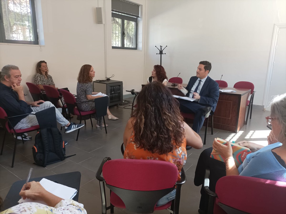 Hoy nos reunimos con <a href="/ppepelusev/">jlgm</a> para presentar el trabajo de #EAPNSevilla y exponer las necesidades de las #personasvulnerables que atienden nuestras entidades #trabajoenred #Sevilla #SevillaHoy