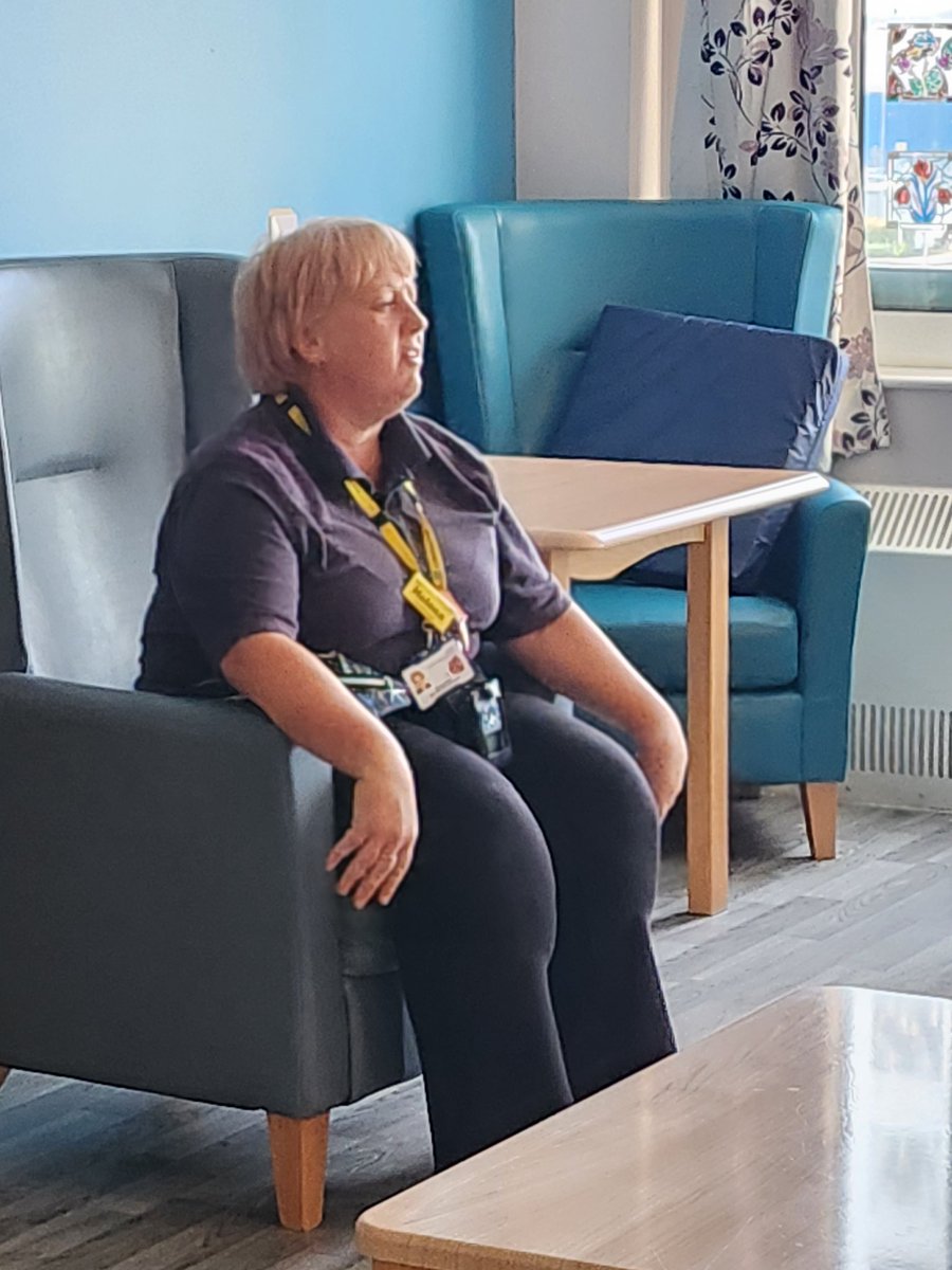 Kingsley ward patients enjoying a seated exercise session with the ward physio this morning. patients enjoying getting active #patientactivity #keepingactive #MentalHealthMatters #wellbeingandrecovery