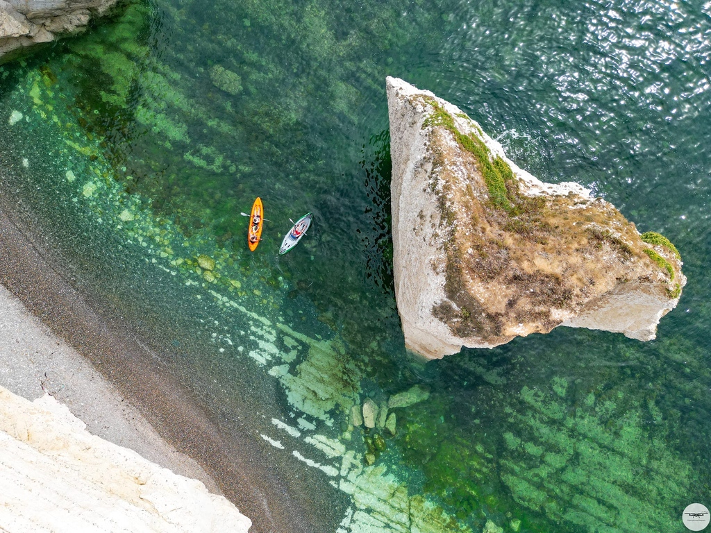 Isleofwight's tweet photo. We absolutely love this drone photo - what do you think the rock shape looks like? 🤔 💚

📌 Freshwater Bay
📷️ Wightlightdronephotography
⁠
#explorebritain #exploreisleofwight #IOW #beautiful #outdoors #greatphoto #amazing #gorgeous #calm #tranquil #mermaidrock #FreshwaterBay https://t.co/GVBNcknmEm