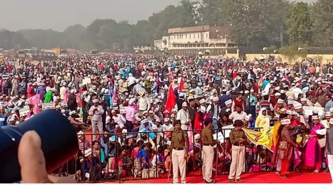 samirkrpandey's tweet photo. Who says that the old pension will not be restored, walk on October 1 and then look at the shoulder with the NMOPS and fight. #OPS_RALLY_DELHI_CHALO
@PMOIndia
@narendramodi
@RahulGandhi
@priyankagandhi 
@ANI
@vijaykbandhu
@Sthitaprajna_G @samirkrpandey https://t.co/RGIUGIKXpk