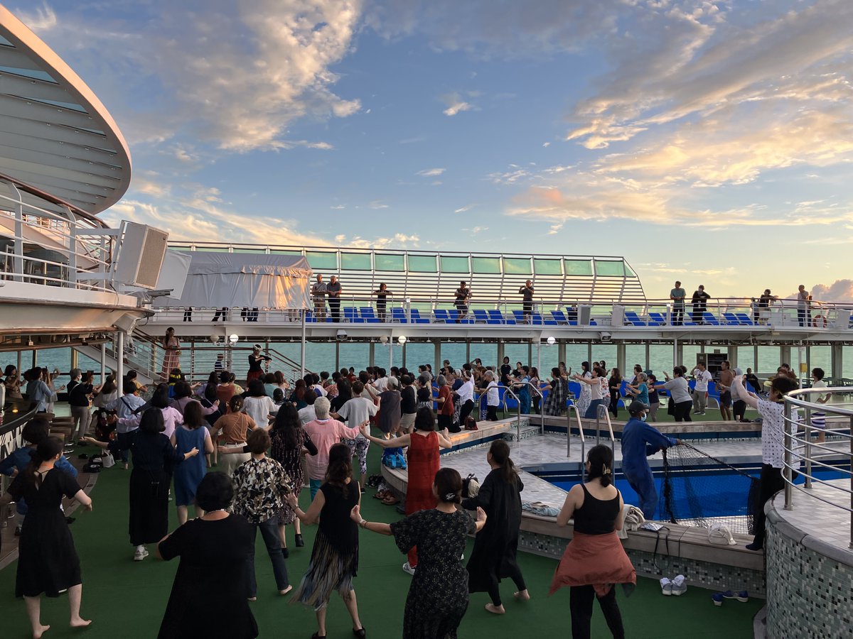 peace_boat's tweet photo. #PeaceBoatGuestEducators
#115GlobalVoyage
Read the full report of how Hsueh Yu-huai, Tina, the founder and choreographer of #MeleHULA brought the #aloha spirit to Peace Boat’s 115th global voyage #HulaMagic #AlohaSpirit #SailingForChange👇
https://t.co/MJ1VA5PoR8 https://t.co/4nY86BRKjm