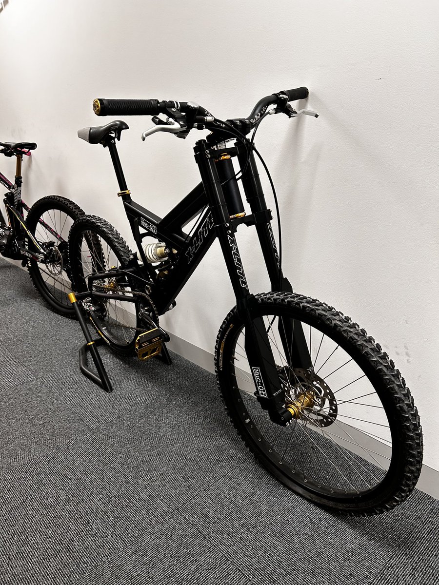 muc_off's tweet photo. Uh oh. Another bike in the hallway! This one can stay though 😎
#xlite #officepics https://t.co/TueSpq9mZB