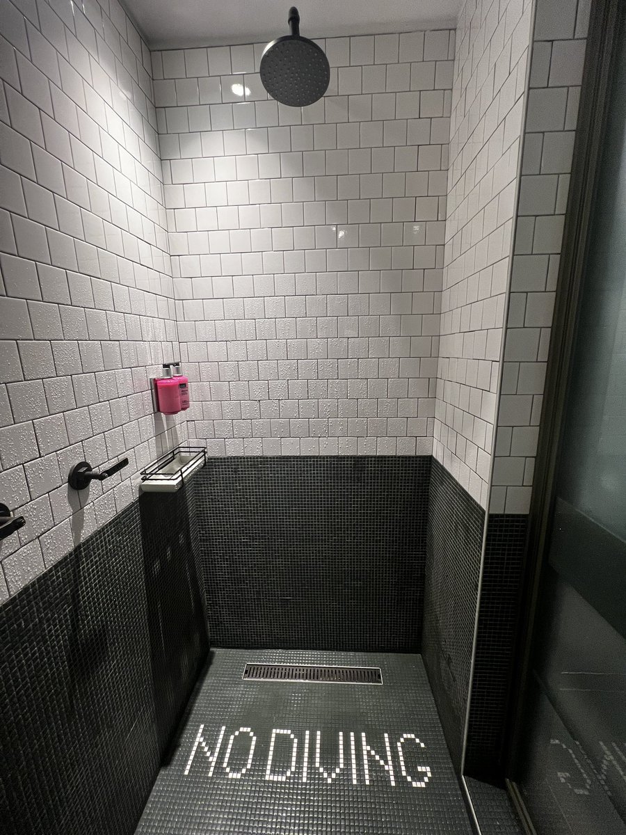 darrylw71's tweet photo. Good tip when you are having a shower 😂 #NoDiving https://t.co/jepAuK4stk