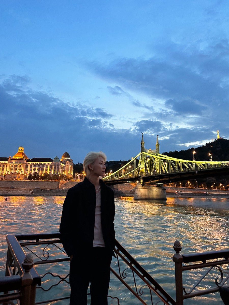 minghaocheol_'s tweet photo. minghao in europe oh my i am in love https://t.co/vjXjogTjzE