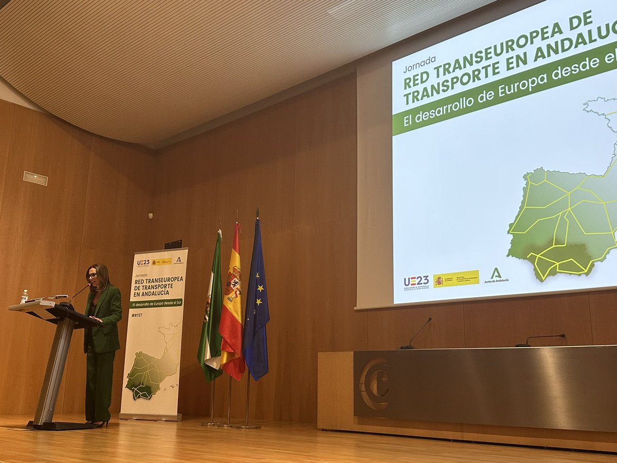 _mcontreras's tweet photo. Participando en las Jornada de Red Transeuropea de Transporte en #Andalucía organizada por la @FomentoAND . Interesantes análisis sobre el desarrollo ferroviario y la logística 
#RTET https://t.co/TKNDZe0opL