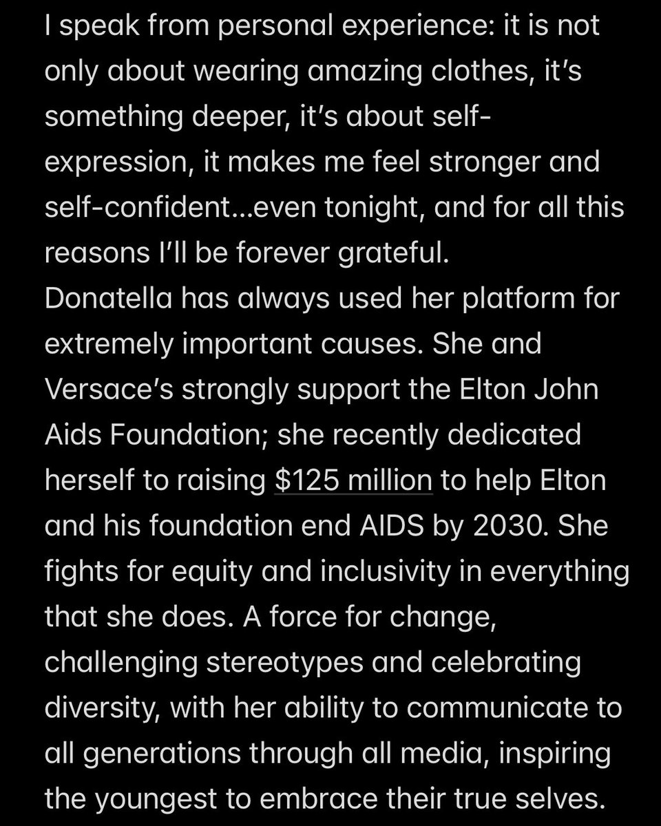 mengonimarco's tweet photo. Let’s work together for a future where love is love and equality is reality for everyone. Please get on your feet to pay tribute to the winner of the Humanitarian Award For Equity And Inclusivity, a very good friend! The one and only, Donatella Versace.

#MFW 
@Versace https://t.co/dHXnlBismb