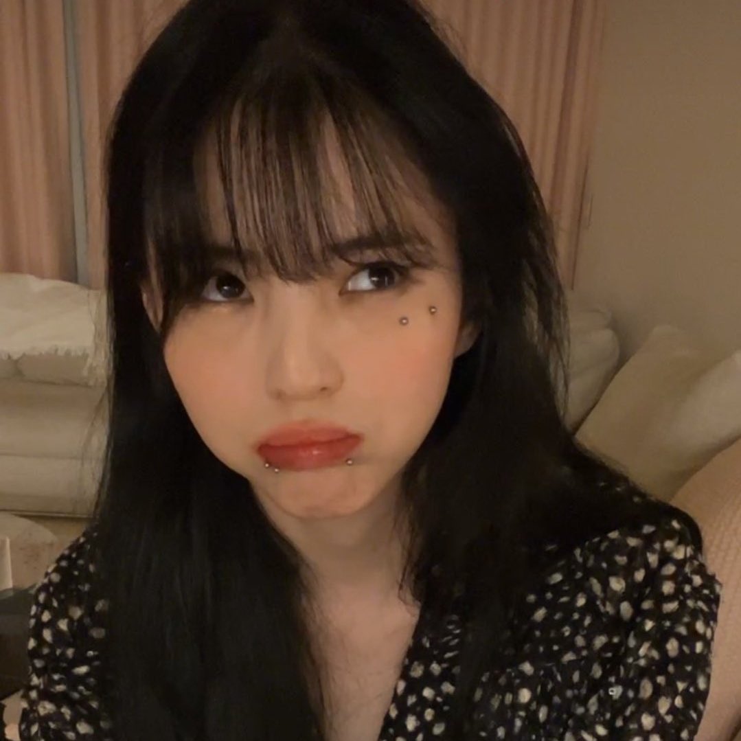 softkdrama_'s tweet photo. sohee speaking about her freedom after ending filming for gc is just making me so proud and happy for her. it’s finally the rest period and to be on her own schedule doing things that she like! black hair and bangs and piercings just being herself is the prime! https://t.co/ru2BhqdcHY
