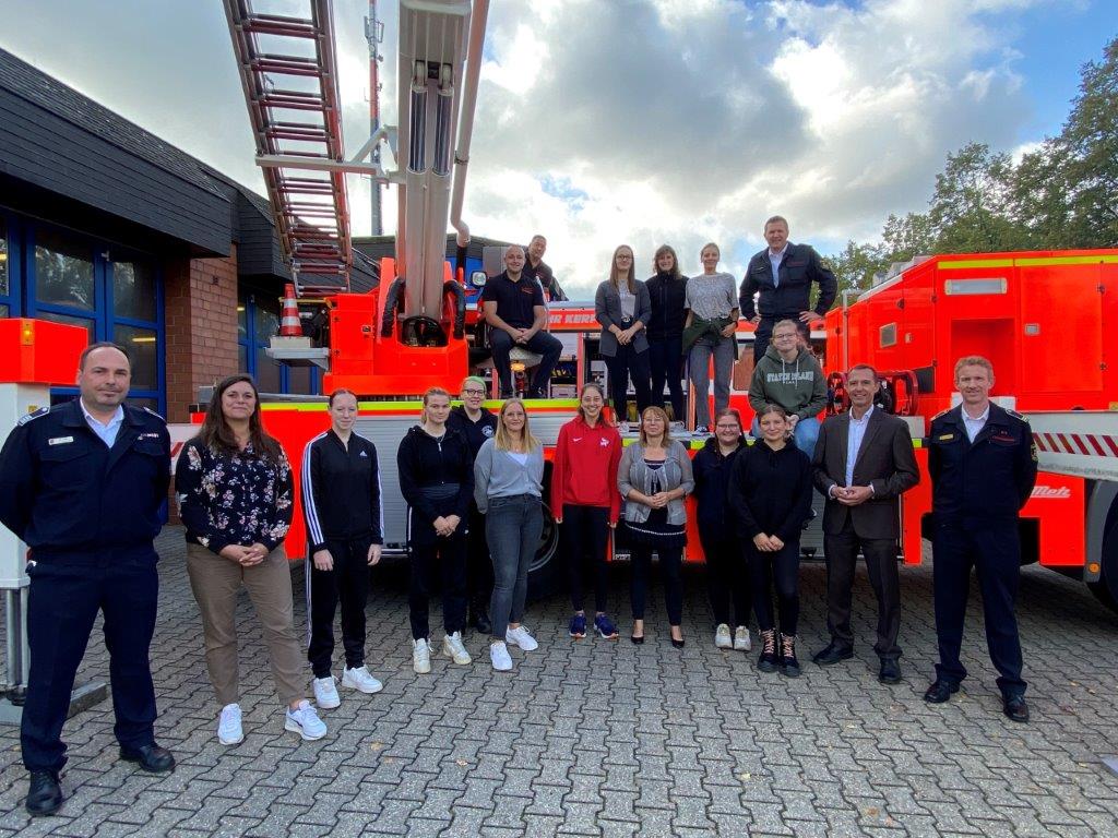 FeuerwehrKerpen's tweet photo. Erster #Bewerberinnentag bei der #FeuerwehrKerpen mit Erfolg durchgeführt. Extra #InfoTag für weibliche Verstärkung!
https://t.co/vIREOFZlnL
Unser Einsatz. Ihre Feuerwehr. https://t.co/rzUG7PBgqK