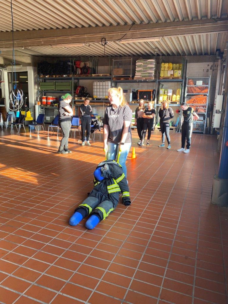 FeuerwehrKerpen's tweet photo. Erster #Bewerberinnentag bei der #FeuerwehrKerpen mit Erfolg durchgeführt. Extra #InfoTag für weibliche Verstärkung!
https://t.co/vIREOFZlnL
Unser Einsatz. Ihre Feuerwehr. https://t.co/rzUG7PBgqK