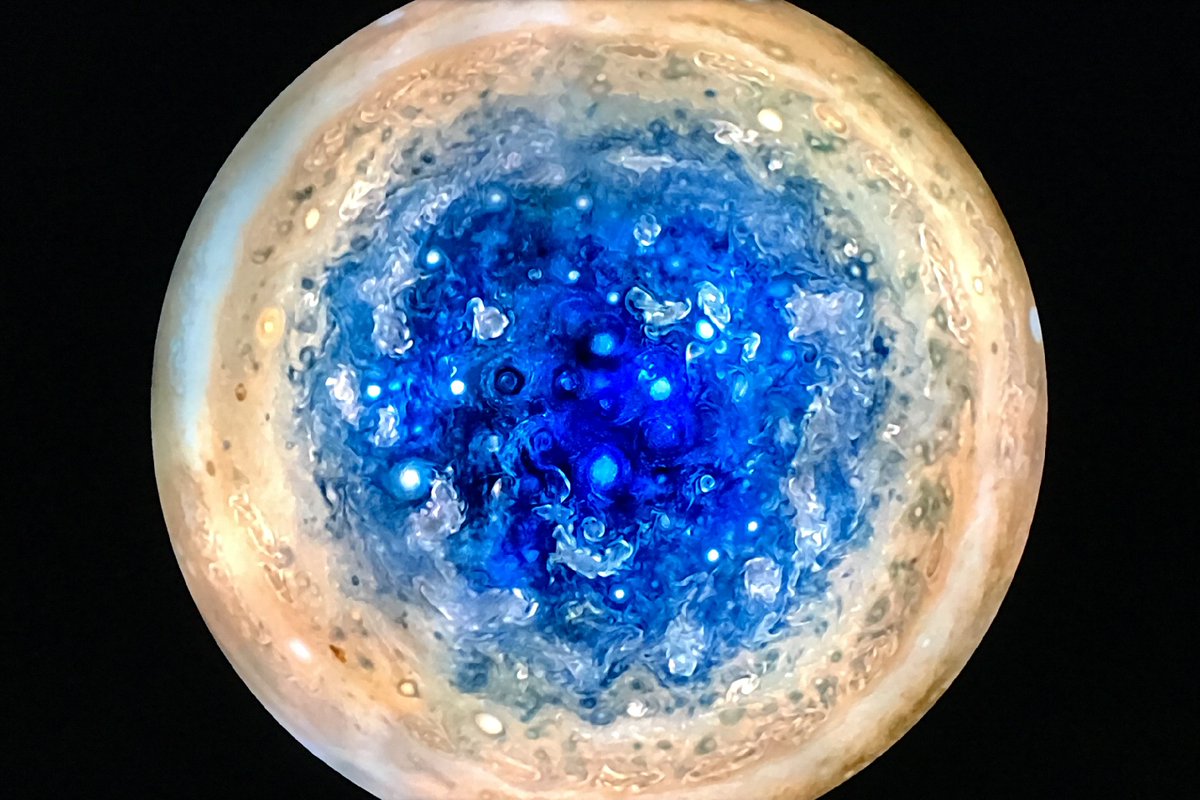 NeverIsolated's tweet photo. Memory Images: Here are 4 screen images I captured off the TV 5 years ago today. All from the wonderful BBC Two Horizon programme 'Jupiter Revealed' that aired on Sept 25th 2018 #BBCTwoHD #Science #Jupiter https://t.co/SPVstMrEXr