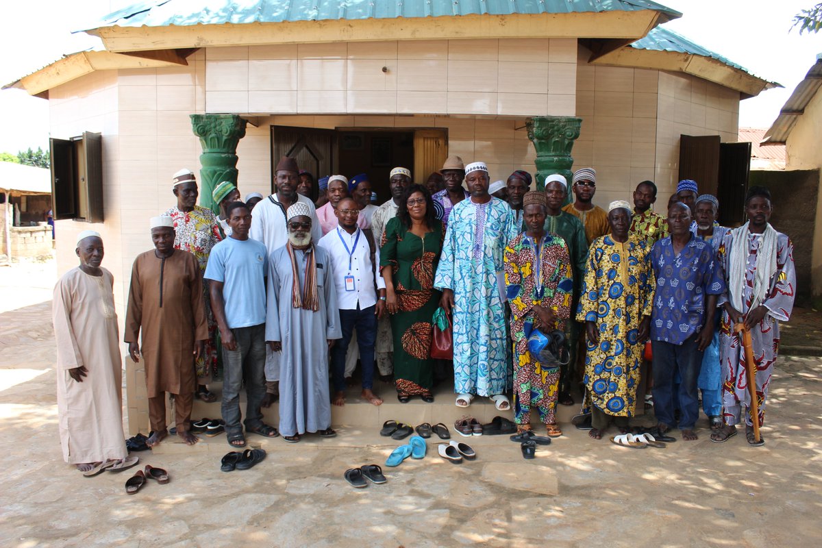 wildaf_togo's tweet photo. Rencontre avec les autorités de la préfecture d'Assoli pour l'implémentation du projet Promotion et Protection des Droits et Egalité du genre #PPDE. projet financé par @UNIONEUROPEA
#Togo
#gouvernement
#care https://t.co/vqBWWv7rGH
