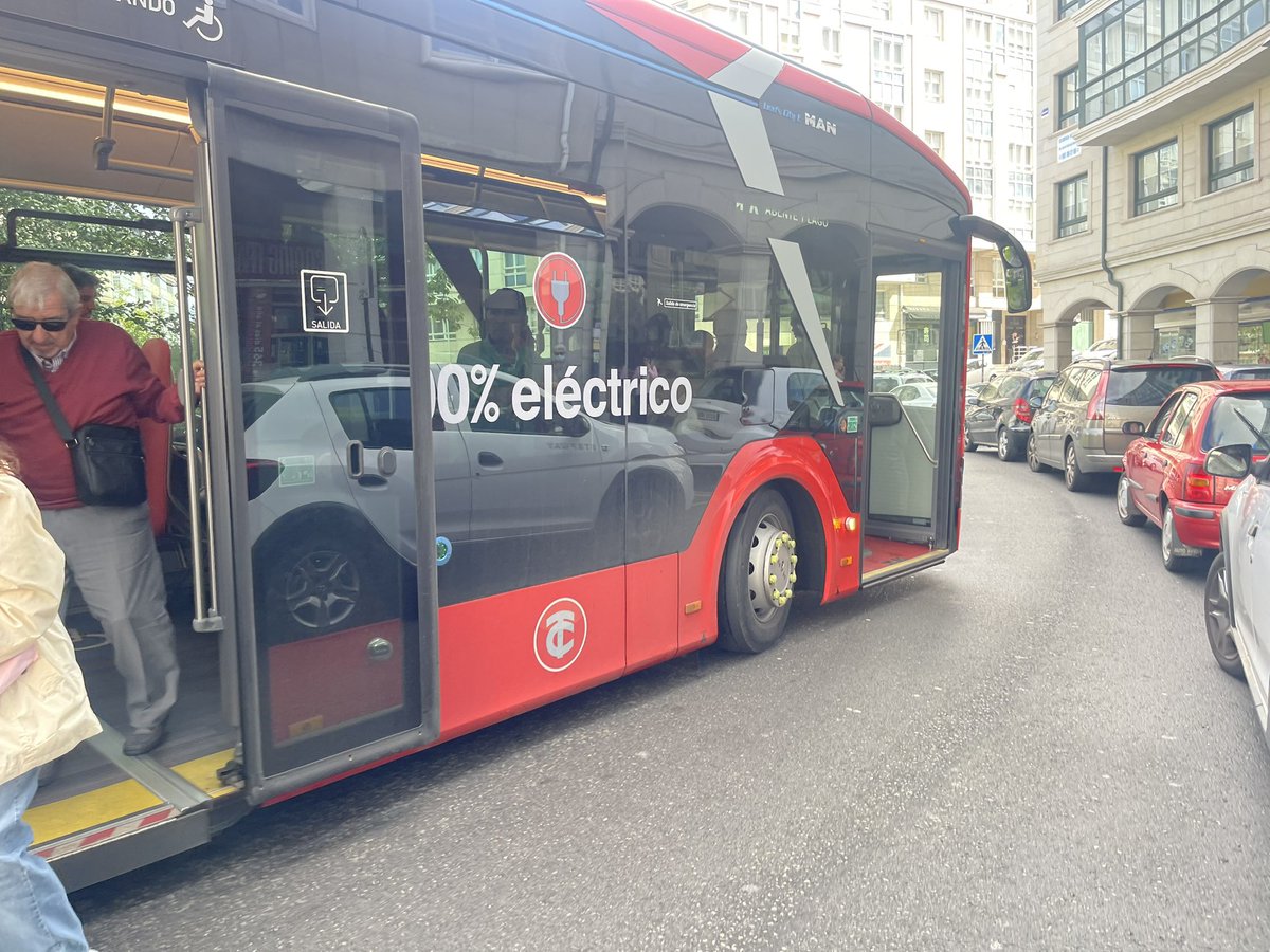 BlogBusurbano's tweet image. ‼️Aviso Exprés‼️Lun. 25/09‼️
En la #Lín3 tendréis esta jornada de lunes al #BusEléctrico que #Tranvías tiene "a prueba".

Disfrutad de un trayecto turístico #Adormideras #SanPedroDeVisma 
😃
Recordad que podéis localizarlo como #Bus331 en la app @BusCoruna y otras...

Durará...?