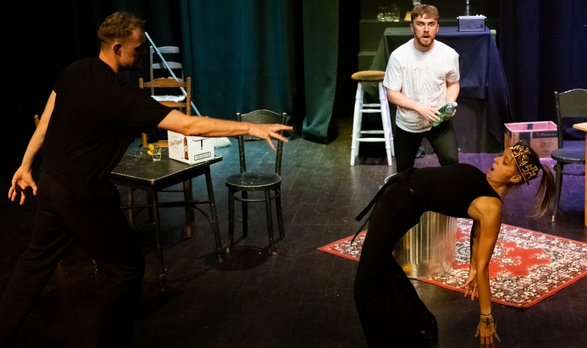 MIBeautifulTC's tweet photo. 📸More production shots from The Nag’s Head… the spookiest pub in Shireshire.

👻“I suppose the thing about ghost stories is, we all have them… they really are everywhere”

🎭@ParkTheatre 
🗓️17-28th October

🎟️Have you booked your tickets yet?
https://t.co/G4DsYXzDRr https://t.co/96Yex2RZc4