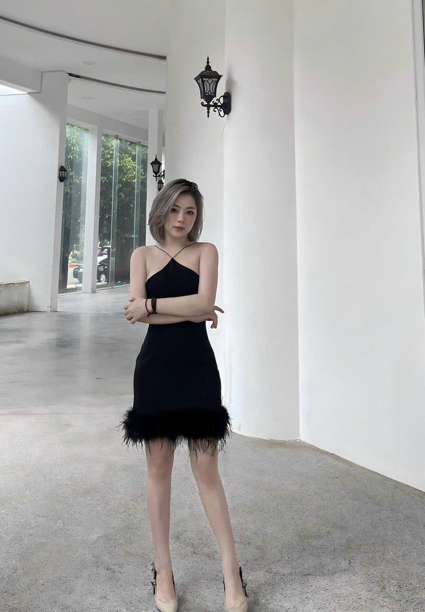 nguoigiamsat_ck's tweet photo. Lau sàn là có thật !
Hôm nay và vài hôm trước nữa là những ngày buồn của các chứng sĩ. 
 Hiện nay sàn đỏ xanh quá, ko thể "lơ" được nữa nên e phải nhận thêm công việc lau sàn , lau nước mắt. 
#stock #hose #hnx #upcom 
 
Phải học cách giữ cái đầu lạnh- chứ chân em lạnh toát rồi