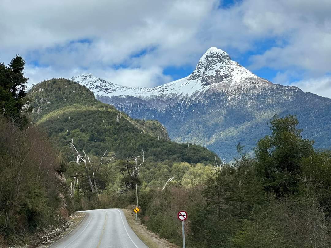 TurismoEnChile's tweet photo. Ruta a Coyaique, por la imponente y hermosa, Patagonia chilena 😌✨❤️🇨🇱

Fotos de Sebastián Paredes https://t.co/dliylYqlh5