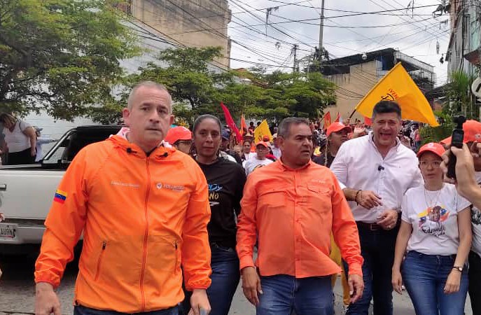 #23Sept
Despliegue del Comando Nacional y Reg. Páez en la Comunidad d Mesuca, Mcpio Sucre, Edo Mda  recorrimos las calles d #Petare, Sector Mesuca, Bambú y Barrio Unión, activando y sumando  a la Primaria   la UNIDAD para Venezuela. #22Oct
#MirandaPuede
#PetarePuede
#BarutaPuede