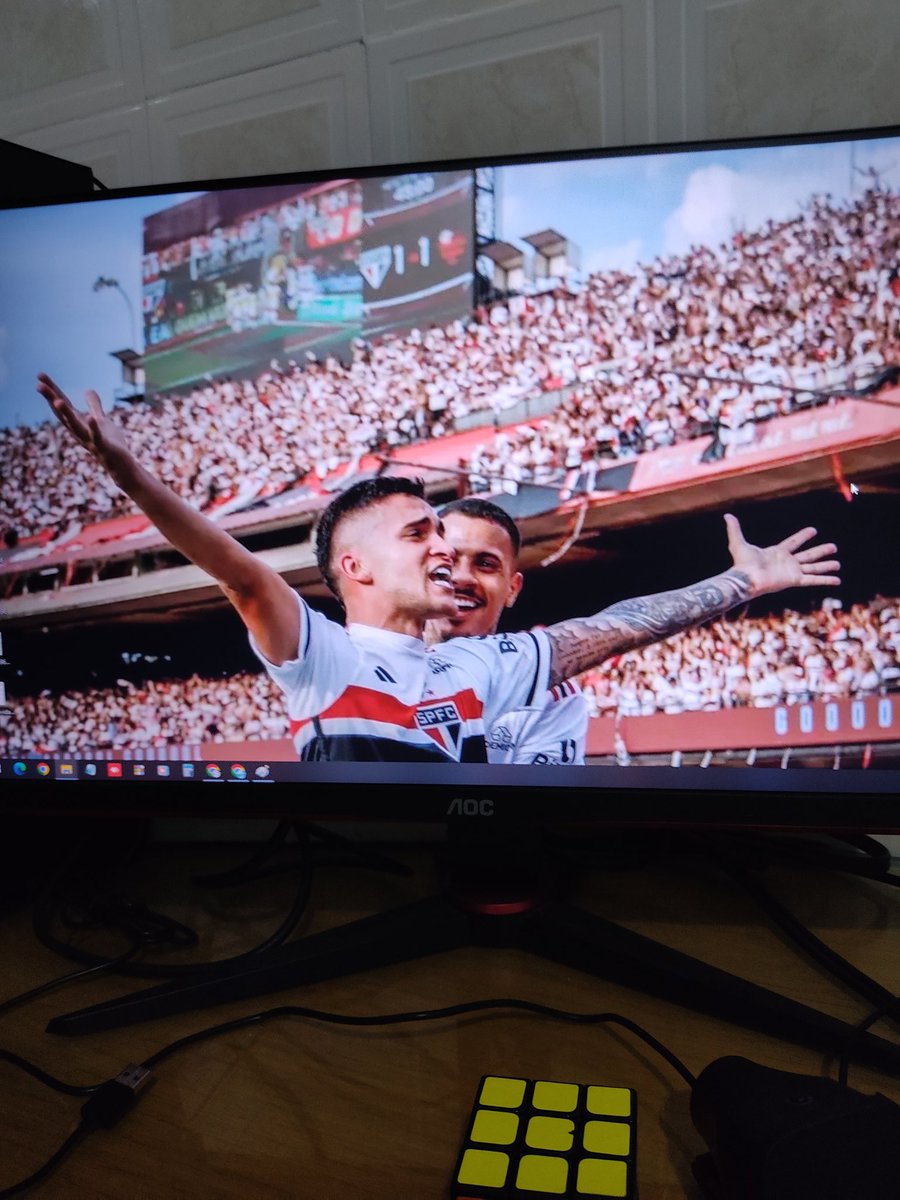 hercules7up's tweet image. Foto da Área de Trabalho atualizada com sucesso