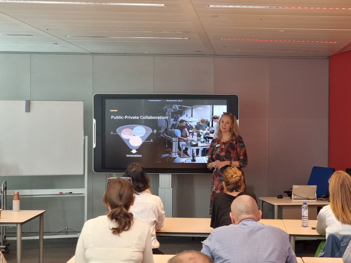mevwijk's tweet photo. @MarielleStolp presenteert de aanpak van het Digital Operation Centre @rocmondriaan @wijzijnkatapult  #europeanyearofskills #copcoves  #euvocationalskills https://t.co/RQp0Ya1jm8