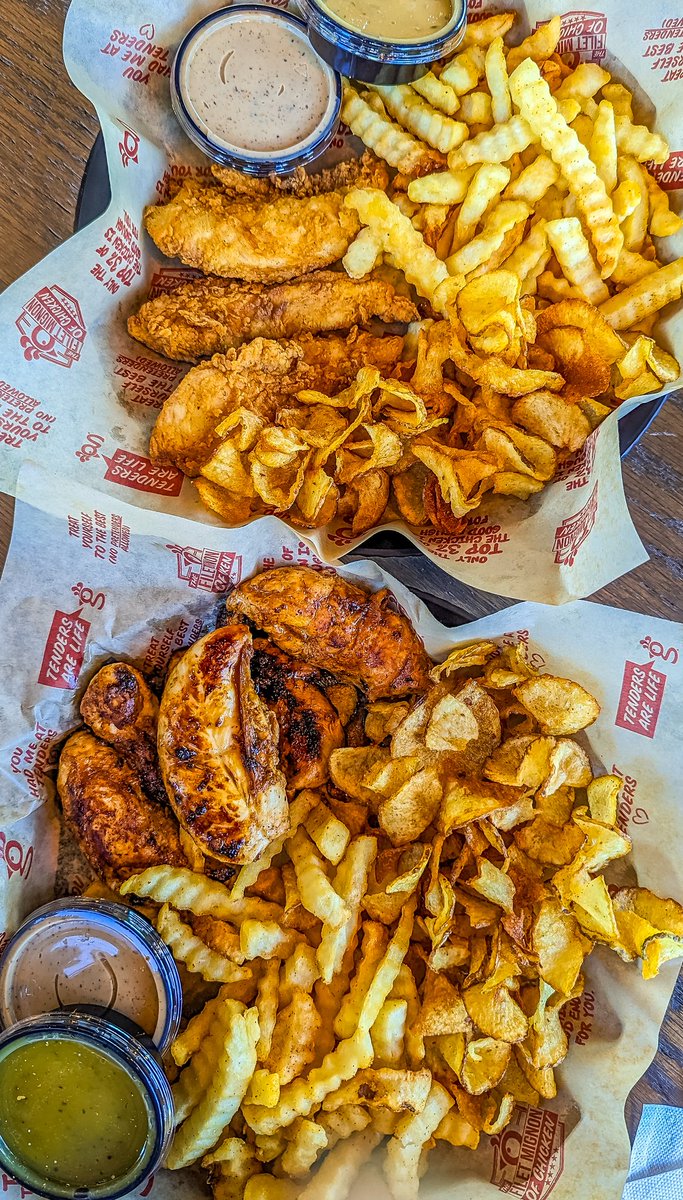 AshevilleFoodie's tweet image. Huey Magoos opens in South Asheville 😋 #ashevillefoodie #avlnews #avleats