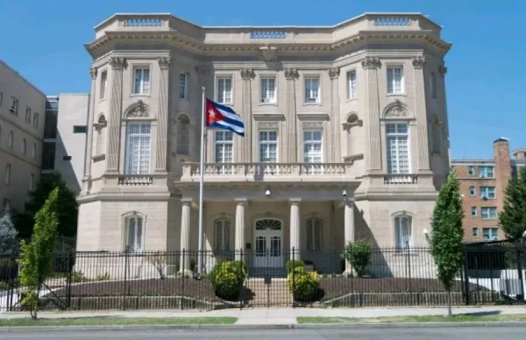 Segundo ataque terrorista violento contra la sede diplomática de #Cuba en Washington, no más impunidad.
EE.UU tendrá que explicar, y una vez más pone en evidencia el país de la "democracia" sus intenciones contra #Cuba.
#NoAlTerrorismo.