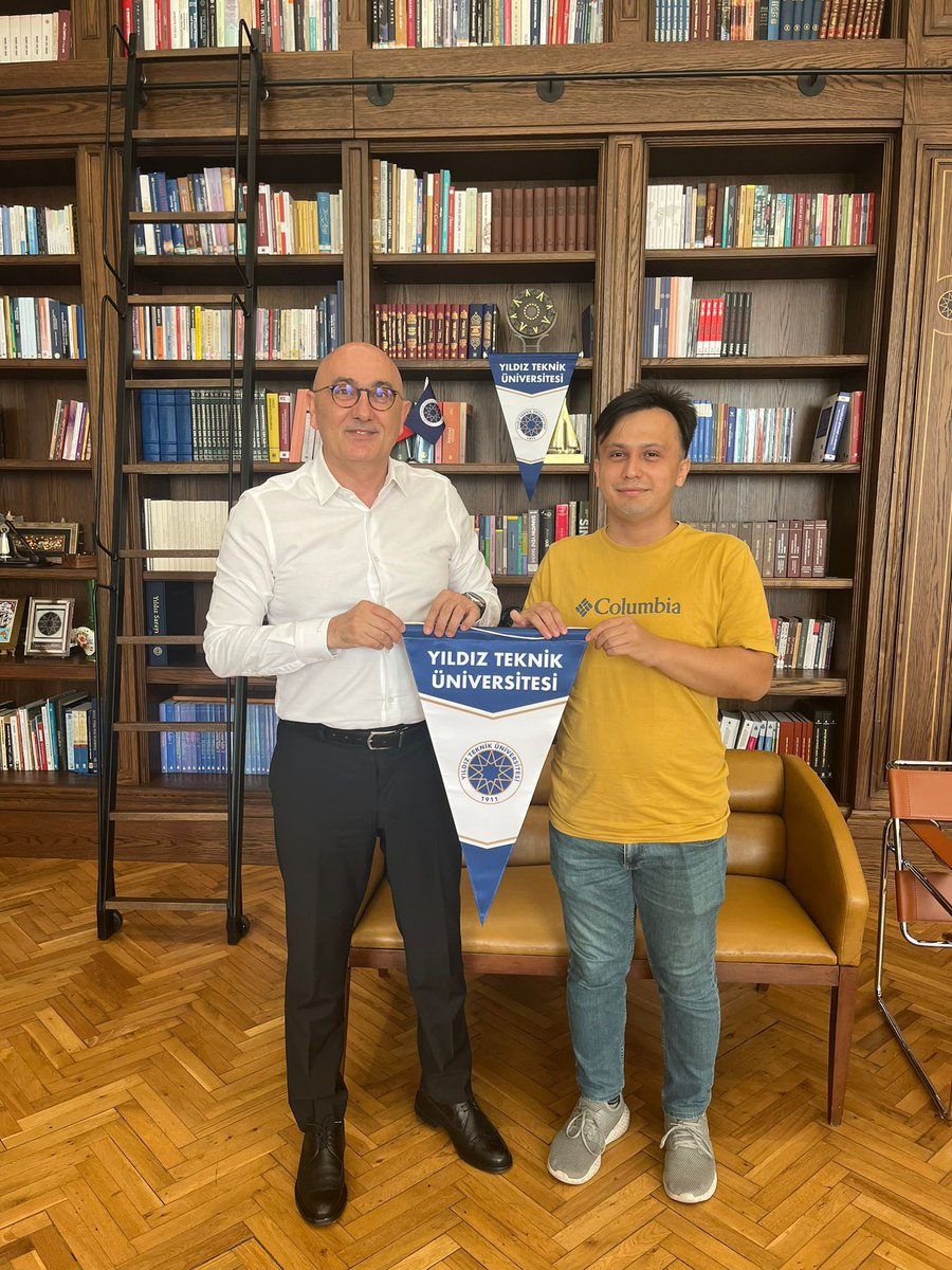 Abdurrahim Yılmaz:

▪️ Lisans + yüksek lisansta 6 senesini YTÜ Mekatronik Mühendisliğinde geçirdi. 
▪️ Imperial College’da tam burs olan President's Scholarship alarak, yapay zeka, cilt kanseri ve mikrorobotik cerrahisi üzerine tıp fakültesinde doktoraya başladı. 
▪️ Şimdiye