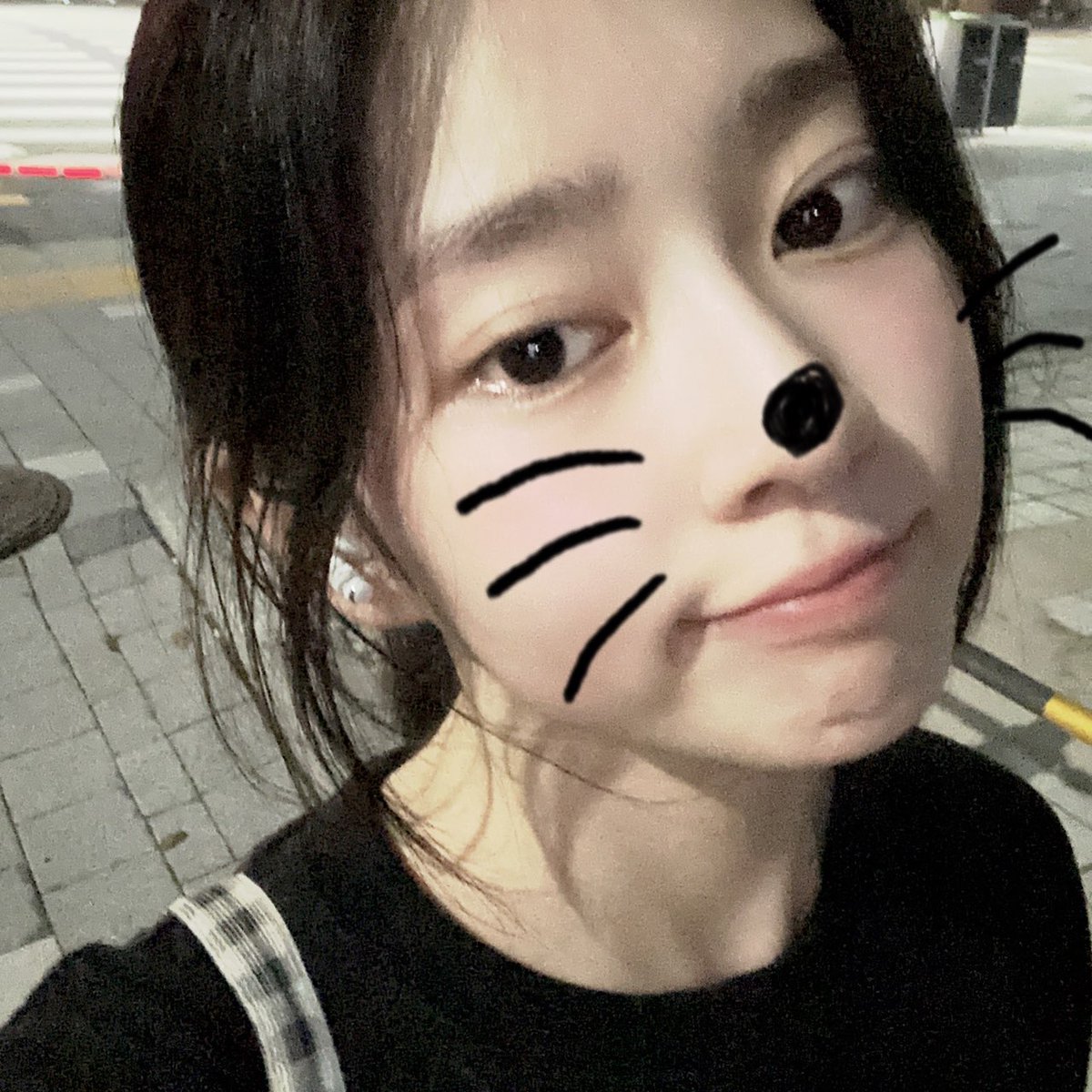 5thminmin's tweet photo. 가방에 뭐넣고다니냐 공주야ㅋㅋㅋㅋㅋㅋㅋㅋㅋㅋ https://t.co/ukdpJBT0sm
