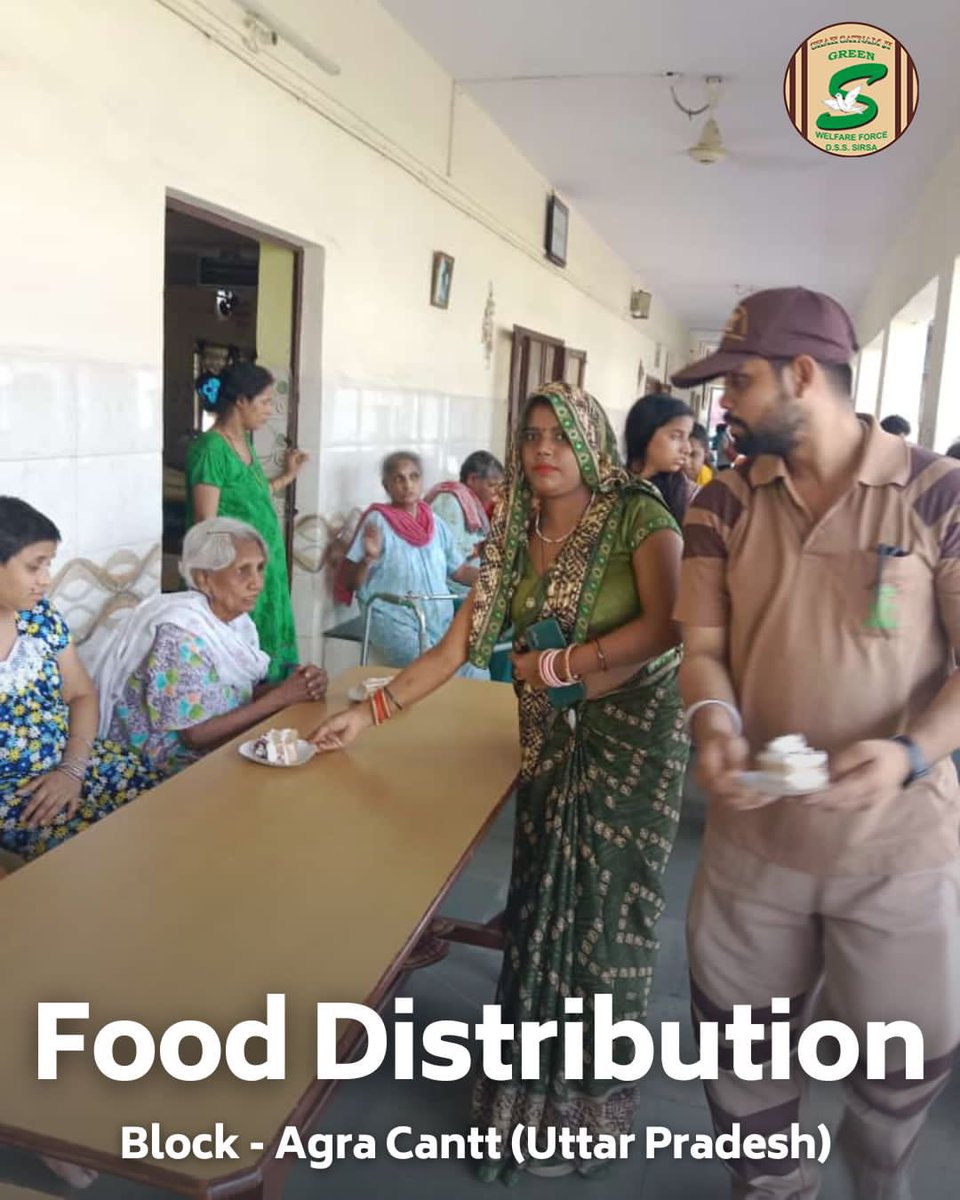 GreenSwelfares's tweet photo. Shah Satnam Ji Green 'S' Welfare Force Wing volunteers spreading warmth and nourishment to senior citizens in orphanages. They shared not just food but also care, reminding them that they're cherished and never alone.  #ElderlyCare #DeraSachaSauda https://t.co/cOuC3sMezx