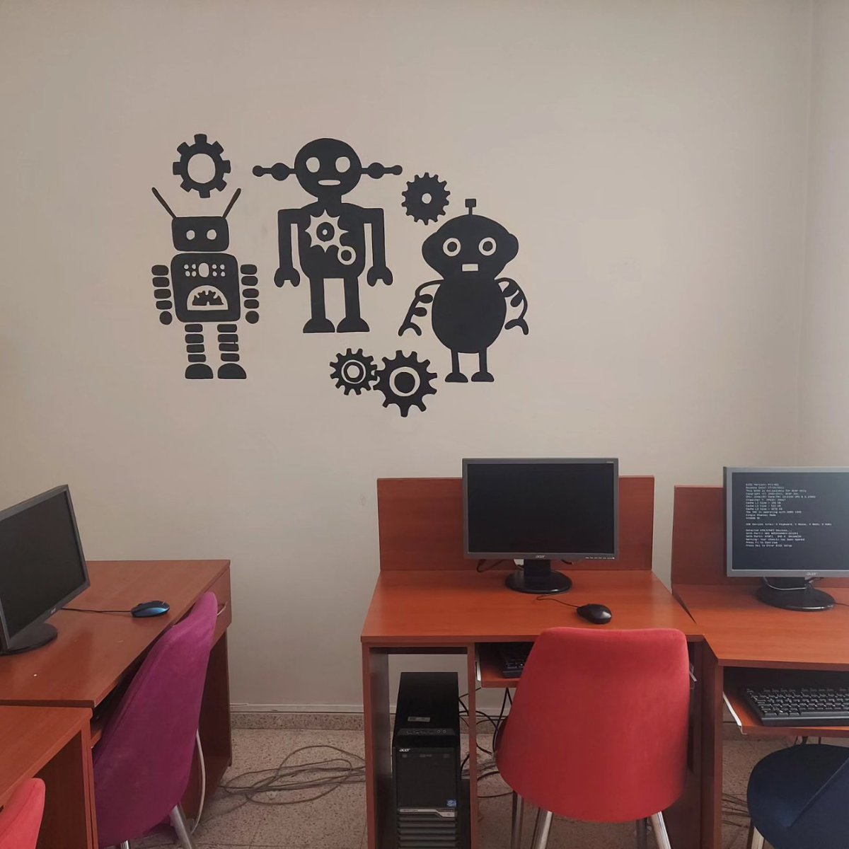 HalkBaykan's tweet photo. Kütüphanemizin daha  güzel ve ilgi çeken bir ortama kavuşmasını  sağlamak, adına Baykan Kaymakamlığı'nın başlatmış  olduğu bu projede bizden destegini esirgemeyip kütüphanemize her türlu destegi sağlayan  kaymakamız sayın Emin Bağli bey'e  kurumumuz adına teşekkürü arz ederiz. https://t.co/1FAfd4uBR7