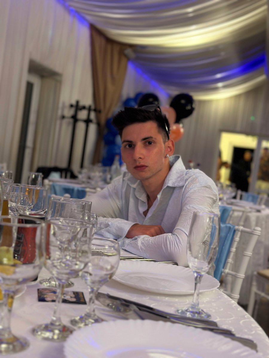 11AlexZarzu's tweet photo. 🥸 https://t.co/tPqxOdafsY