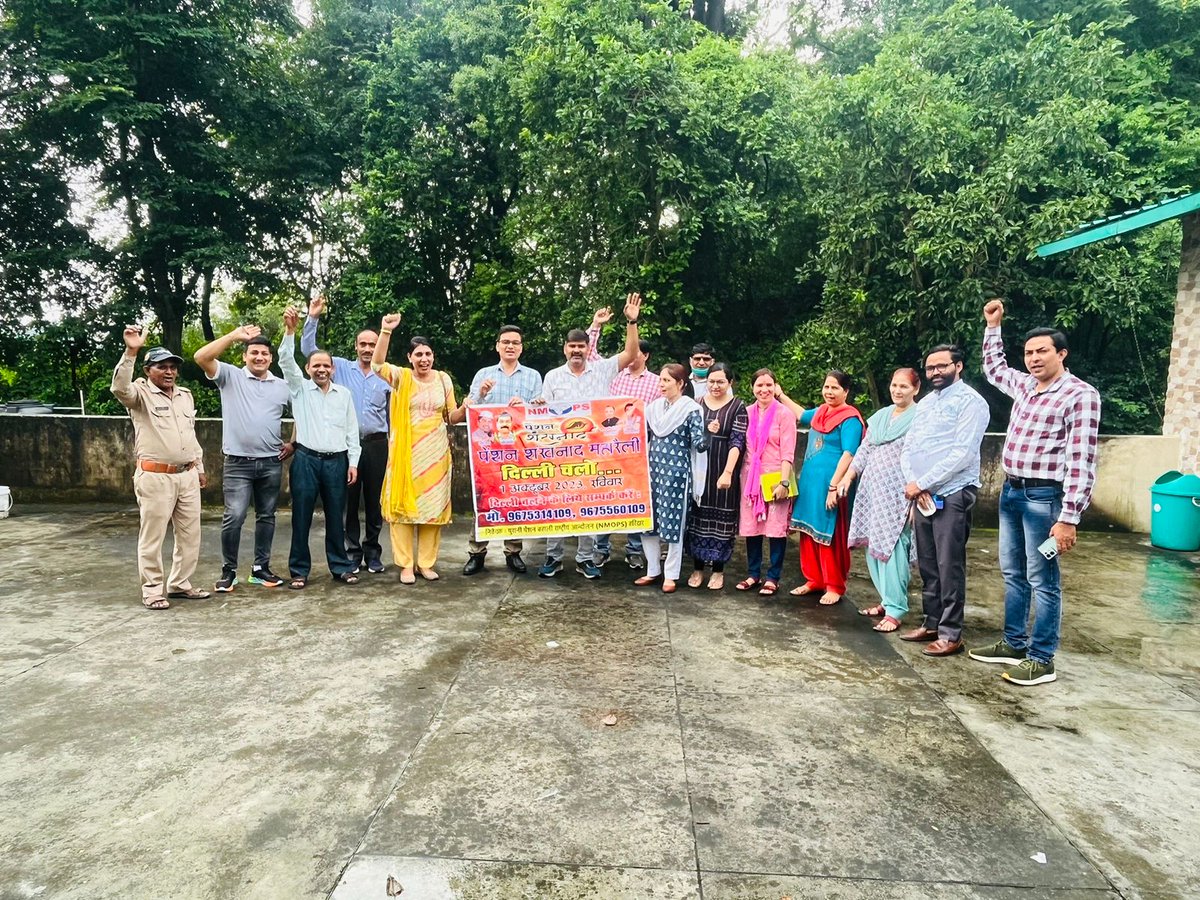 NmopsS's tweet photo. ��ारत चांद पर पहुंच गया गर्व से हर भारतीय का सीना चौड़ा हो गया लेकिन चांद पर पहुंचाने वाले इसरो के यही वैज्ञानिक Old Pension से वंचित हैं।
#OPS_RALLY_DELHI_CHALO
@PMOIndia
@narendramodi
@myogioffice
@RahulGandhi
@priyankagandhi 
@ravishndtv
@Aamitabh2
@vijaykbandhu https://t.co/qAmRptvaP8