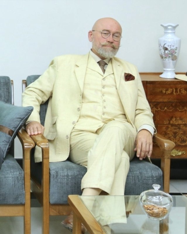 ben_jqmr's tweet photo. schaut mir mehr nach bares für rares special in kabul aus https://t.co/GxW0RPwUSR