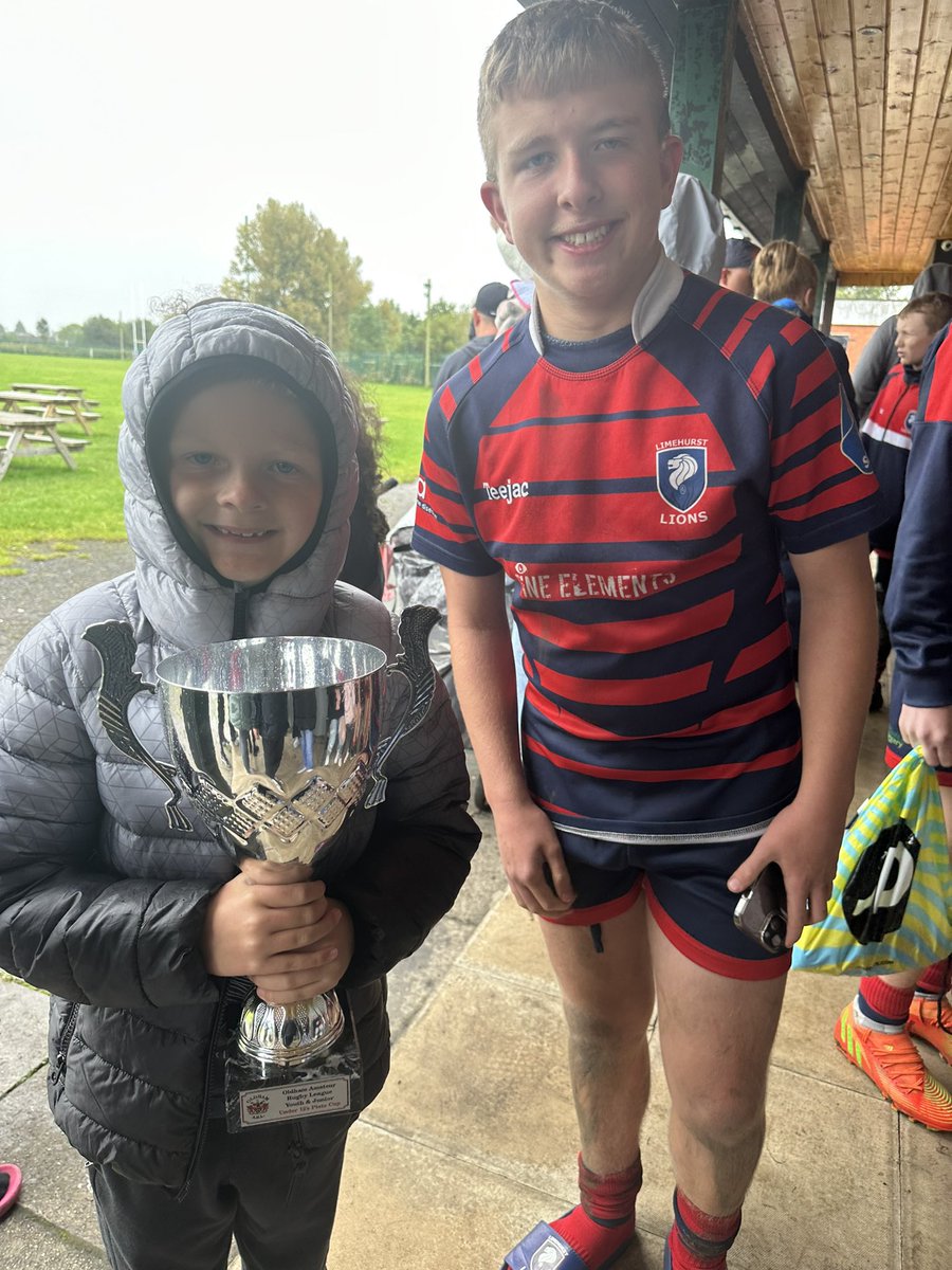 sachakingx's tweet photo. The proud little brothers with their big brother 🥰🏉💙 @MissCooper_2C @HollinMrMc https://t.co/PGqBWgJLfs