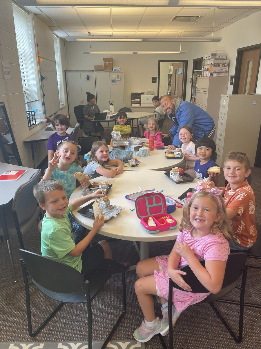 bwillix2's tweet photo. Lunch bunch continues to grow! Thanks @kucera_jason for having these first graders join you! @lnapolitano34 #winfield34 https://t.co/KKXAd5USWH