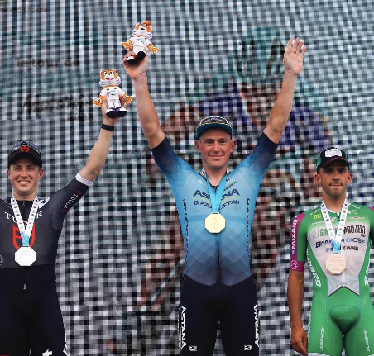 yeyocorral's tweet photo. the big ones also fly !! 🌪️ @AstanaQazTeam  #syritsa https://t.co/9sBu1A9oQZ