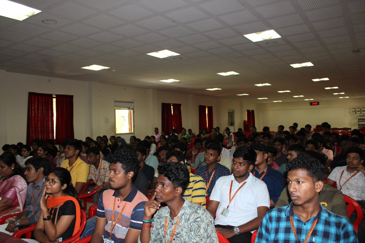 edvlearn's tweet photo. "Cultivating semiconductor visionaries through VLSI principles. Student engagement at Loyola ICAM College on Sep 22 emphasizes nurturing independent thinkers. The future is yours today. #VLSI #Semiconductor #Engineering #FutureLeaders" https://t.co/0nOIkh9FkS