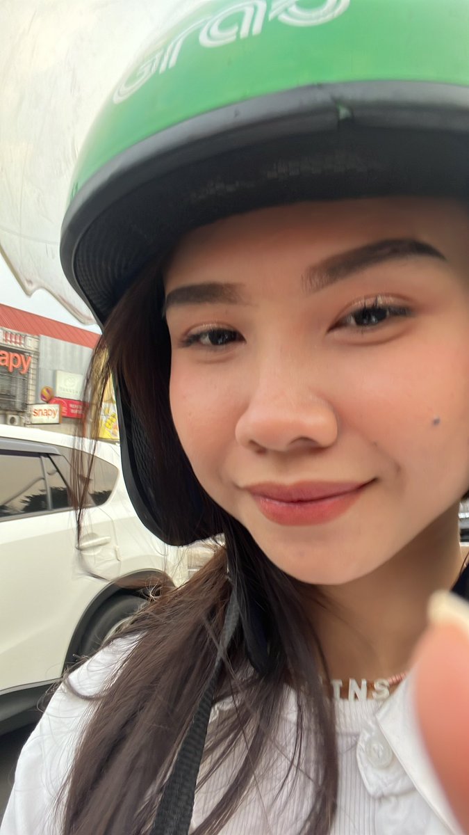 zidaynaa's tweet photo. Cantik gini disuruh naik gojek, apa cowo gue waras? https://t.co/paFo6Ub33i