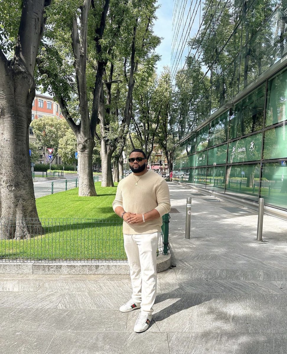 Kyle_Stylez_'s tweet photo. Can’t describe what my life is like when they ask about it.

Thank you London🇬🇧, Milan🇮🇹, &amp; Lake Como🚣🏾 #Summer2023 https://t.co/npyyWOXlXo