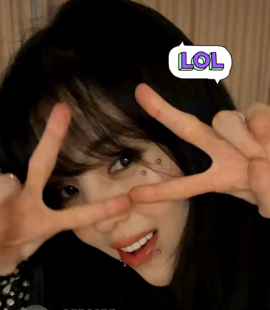 mikananoooo's tweet photo. Netizen : lips piercing??shes destroying her face does she ever take her acting career seriously???

Sohee : *add anti-brow piercing*

Lmao my dgaf queen https://t.co/ceh8RJoewc