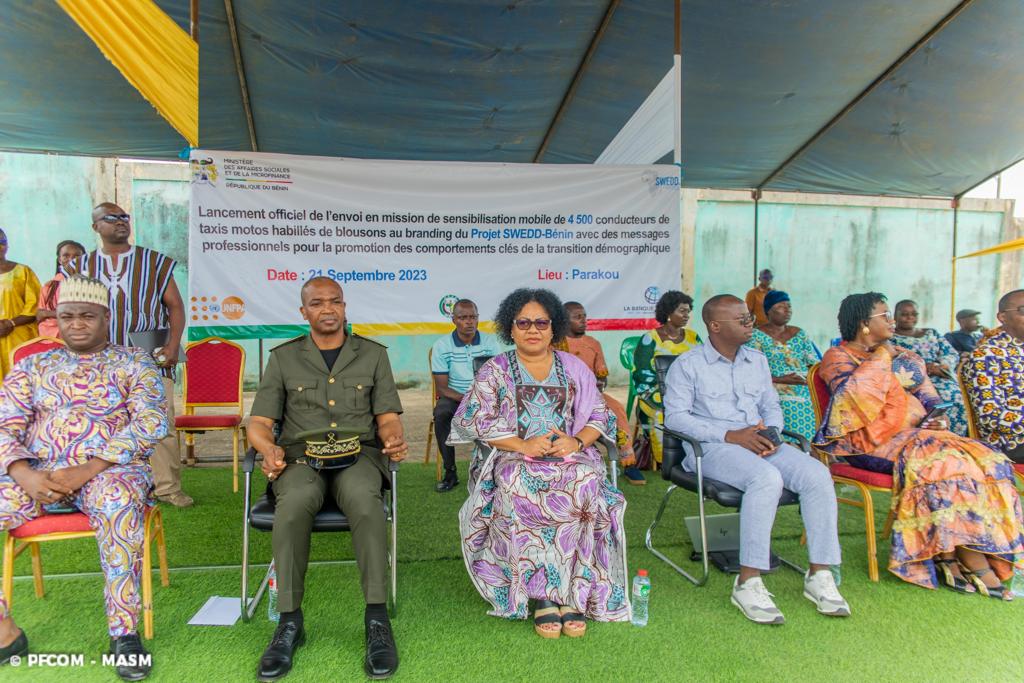 sweddbj's tweet photo. #sweddbj
C'est effectif depuis ce jeudi 2023 à #Parakou. La Ministre Véronique Tognifodé a lancé la campagne officielle d'envoi en mission de sensibilisation de 4500 conducteurs de taxi-motos pour la promotion des comportements clés pour un changement social et comportemental https://t.co/9DJ4l2q1AM