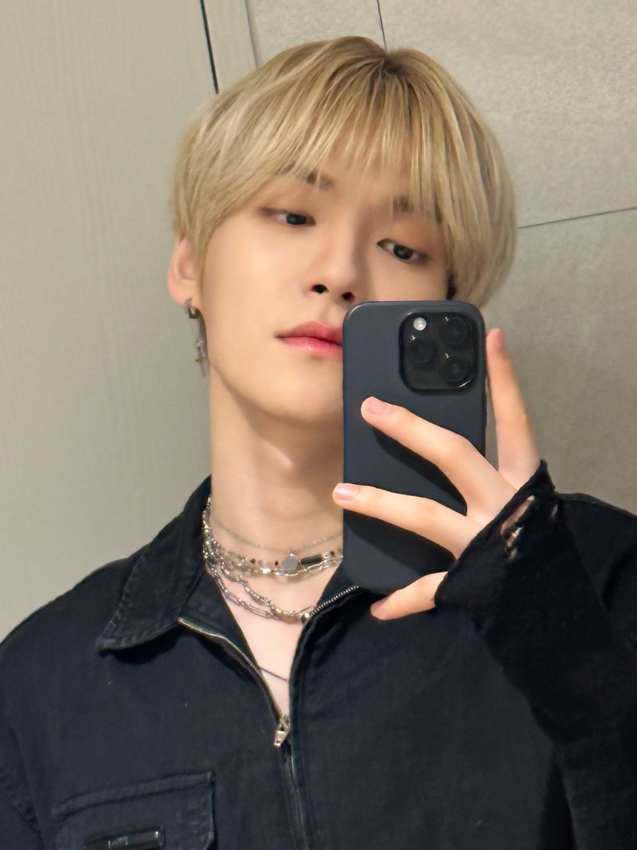 by_EPEX's tweet photo. [#위시] 

🥰😚😝  

#EPEX #이펙스 #WISH #위시 https://t.co/2JLiboolLA