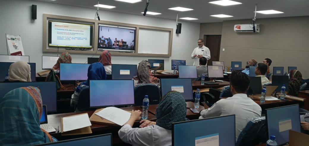 PAME_Pak's tweet photo. Excellent workshop on #PeerReview  by @KMUJOURNAL1, facilitated by @Irfanscribes President of @PAME_Pak &amp; @academia_kmu past president of @PAME_Pak, celebrating #PeerReviewWeek2023 at #KhyberMedicalUniversity Institute of Medical Sciences #KIMS#Kohat https://t.co/qb43TY4WXo